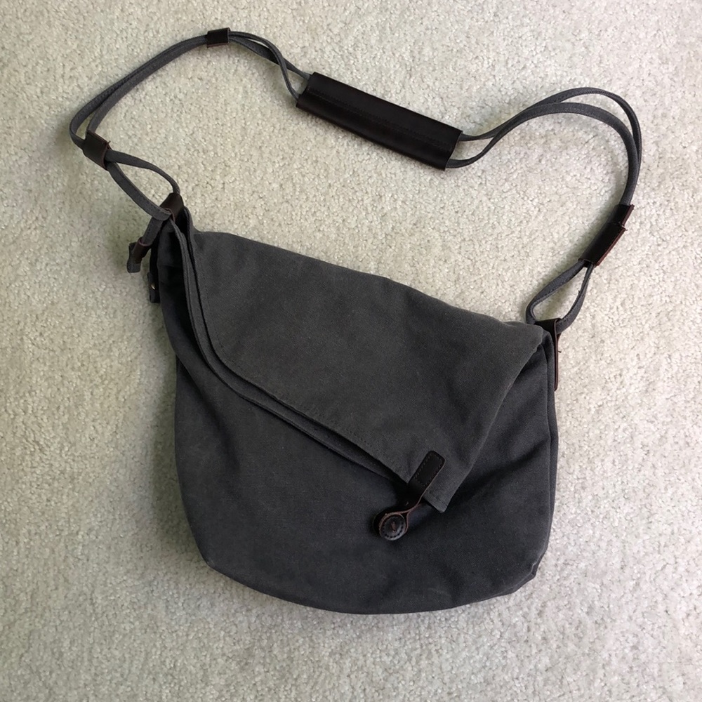 Coofit gray crossbody/messenger bag